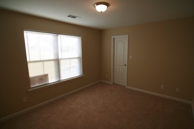 Building Photo - 833 Erika Ln