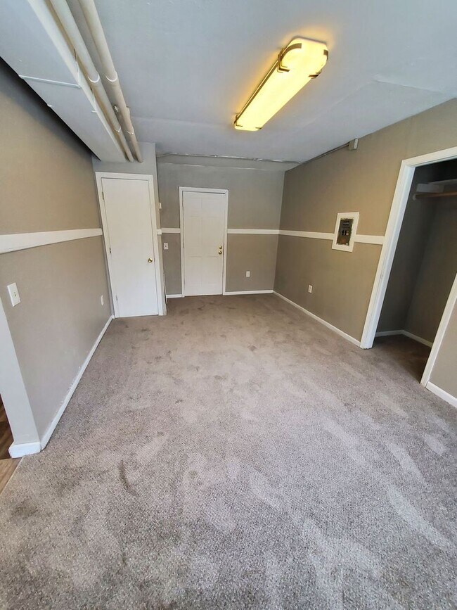 Interior Photo - 2214-2220 W Hopkins St. (8 Unit)
