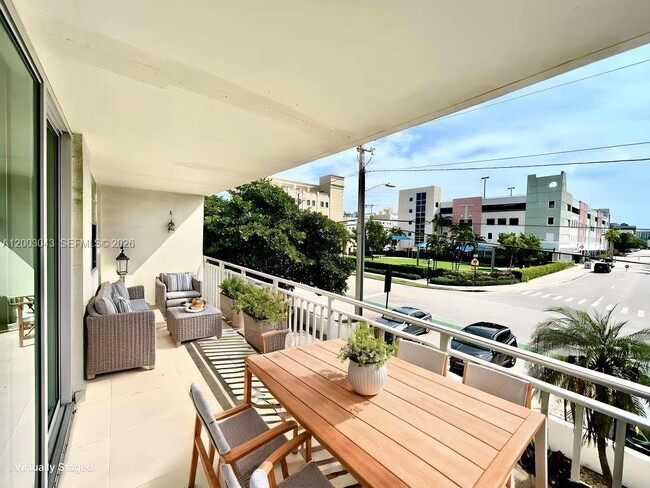 Building Photo - 9500 W Bay Harbor Dr