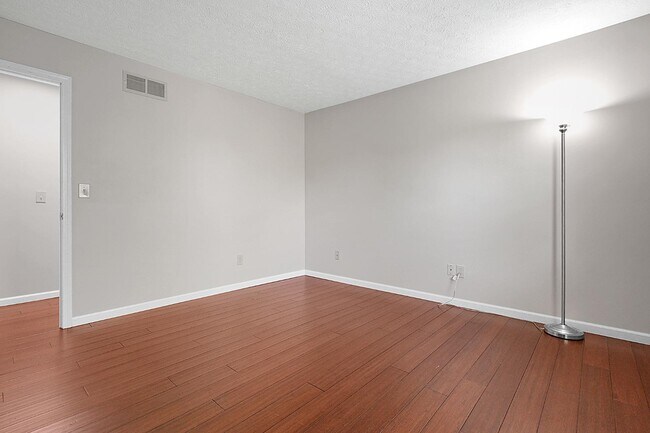 Building Photo - 7961 Pinehill Rd