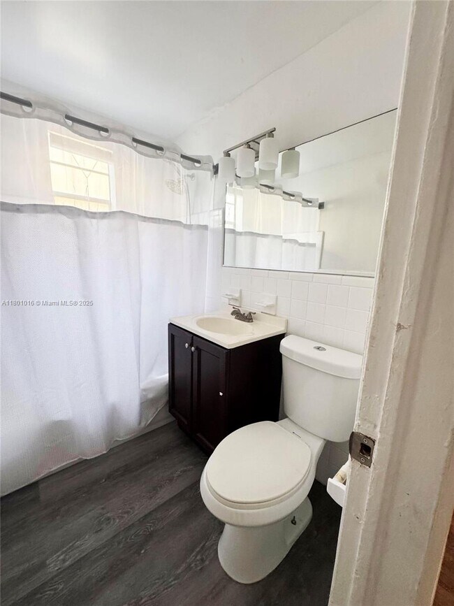 Building Photo - 7510 Byron Ave