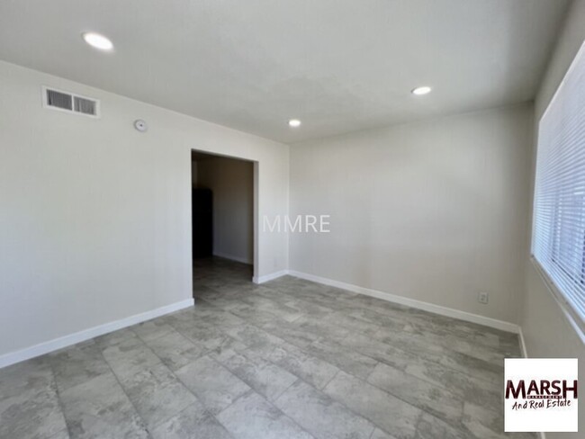 Building Photo - REMODELED 2 BEDROOM CONDO IN TEMPE!