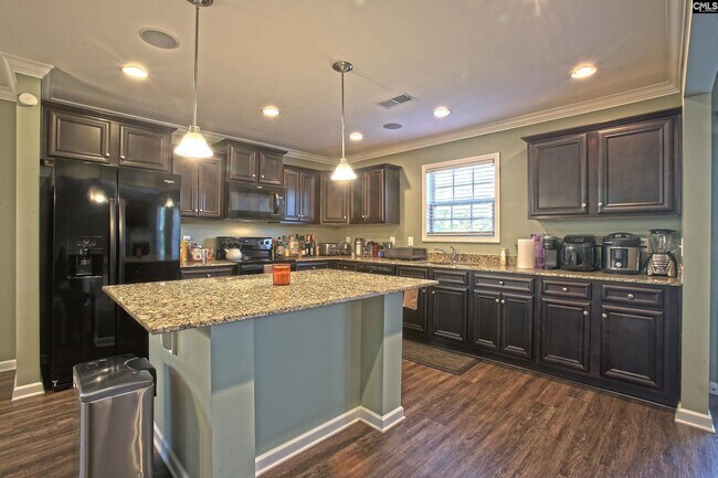 Building Photo - 649 Teaberry Dr