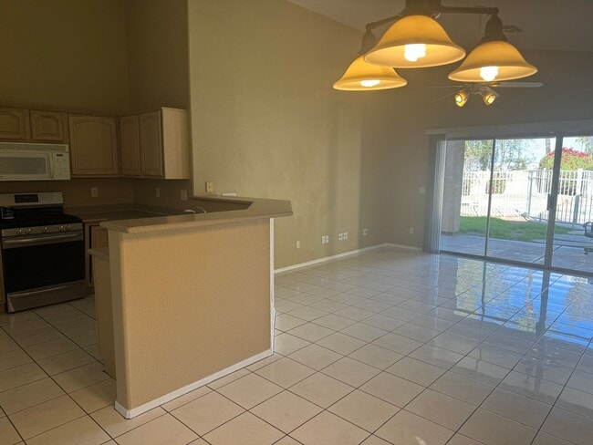 Building Photo - GORGEOUS 3 BEDROOM 2 BATH CUL DE SAC HOME FOR RENT