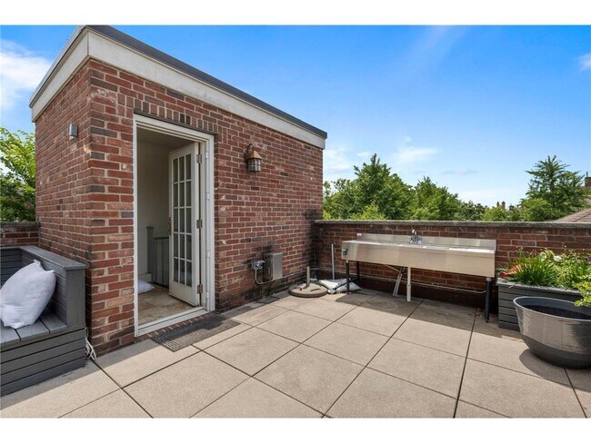 Building Photo - 1785 Dupont Ave S