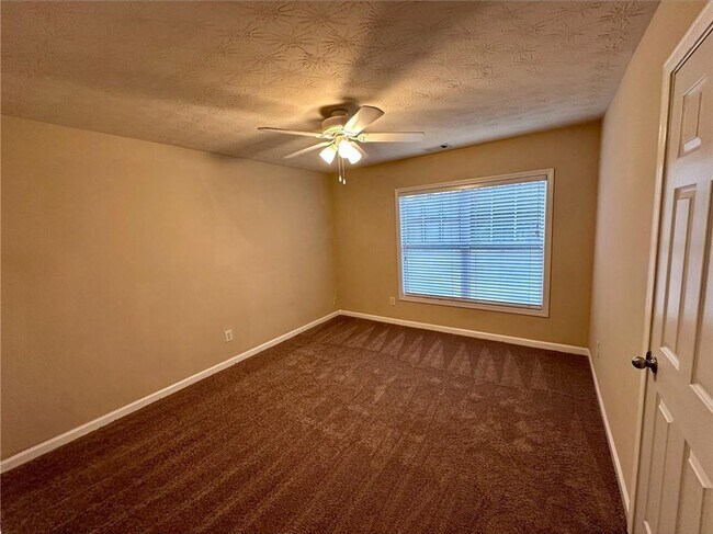 Building Photo - 827 Forsythia Way