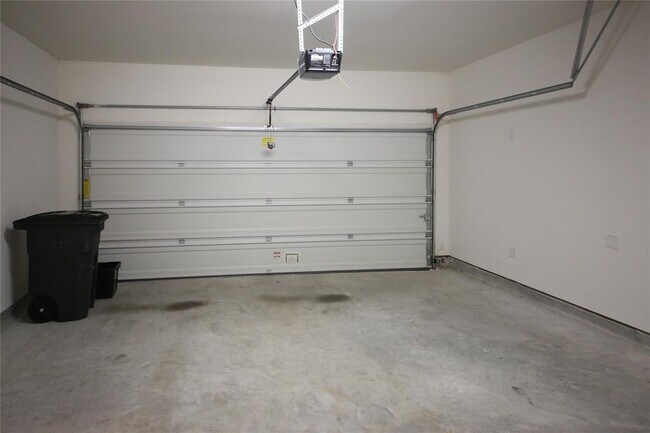 Building Photo - 27638 Mesabe Dr