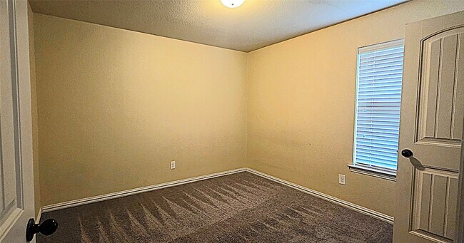 Building Photo - 101 Hummingbird Dr