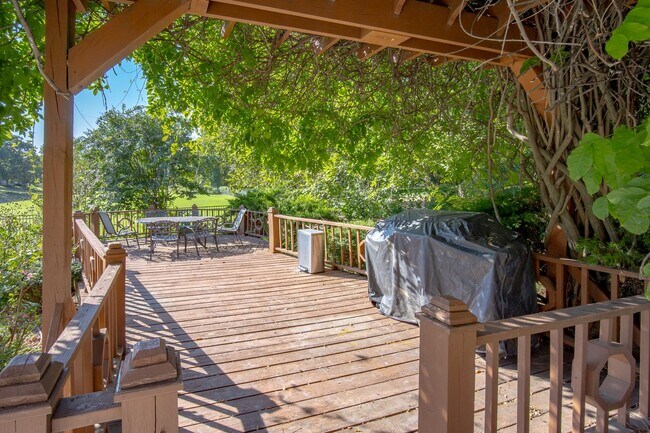 Building Photo - Executive (5) Bed/(4.5) Bath + Study Avail NOW! Must-See Amenities!
