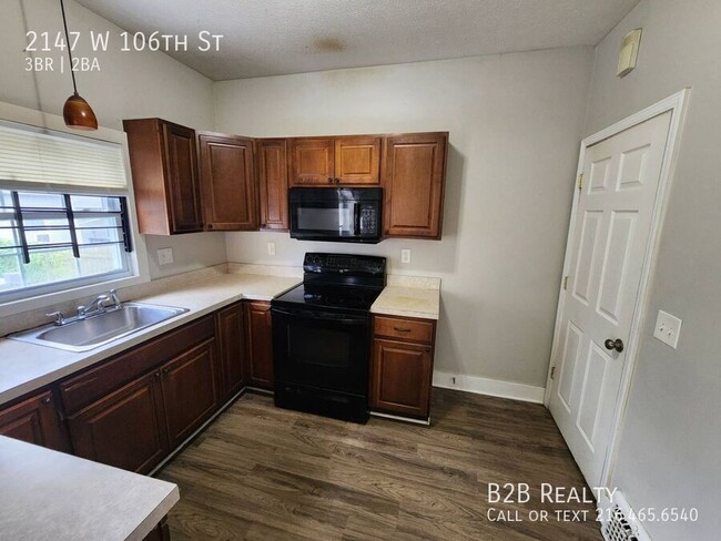 Building Photo - 2147 W 106th St