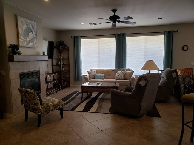 Building Photo - Single Level Home in Sun River With Golf C...