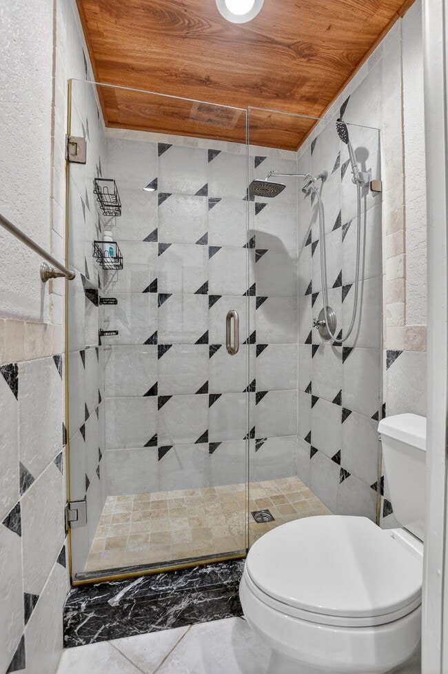 Building Photo - 6671 Via Regina