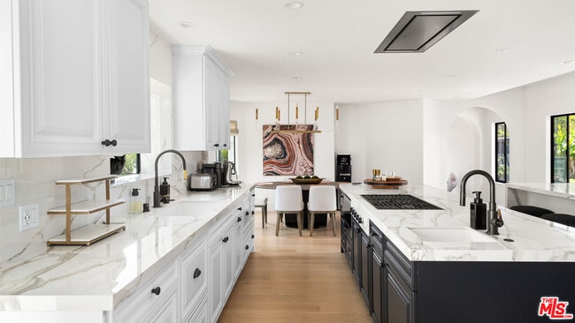 Building Photo - 28820 Grayfox St