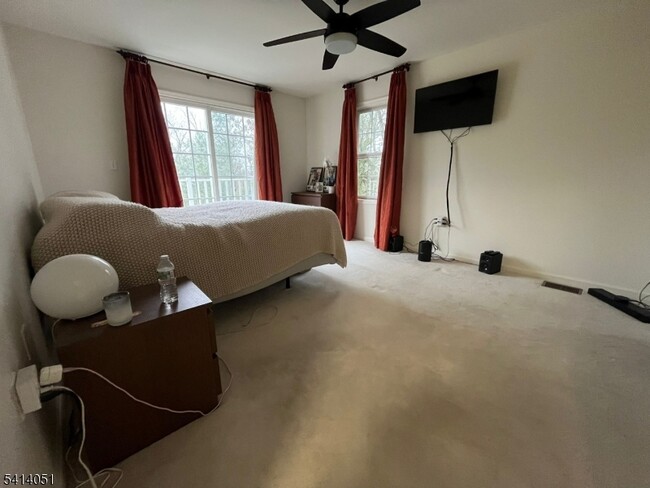 Building Photo - 18 Ashley Ct