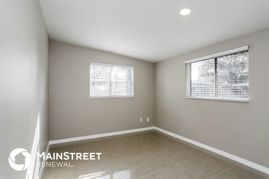 Building Photo - 2164 43rd Ave N