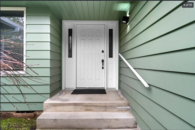 Building Photo - 3-bedroom Gem On Burlington Golf Course