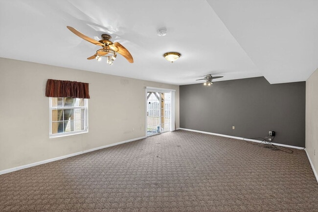 Building Photo - 9137 Granite Ct