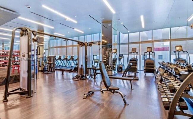 Building Photo - 851 NE 1st Ave