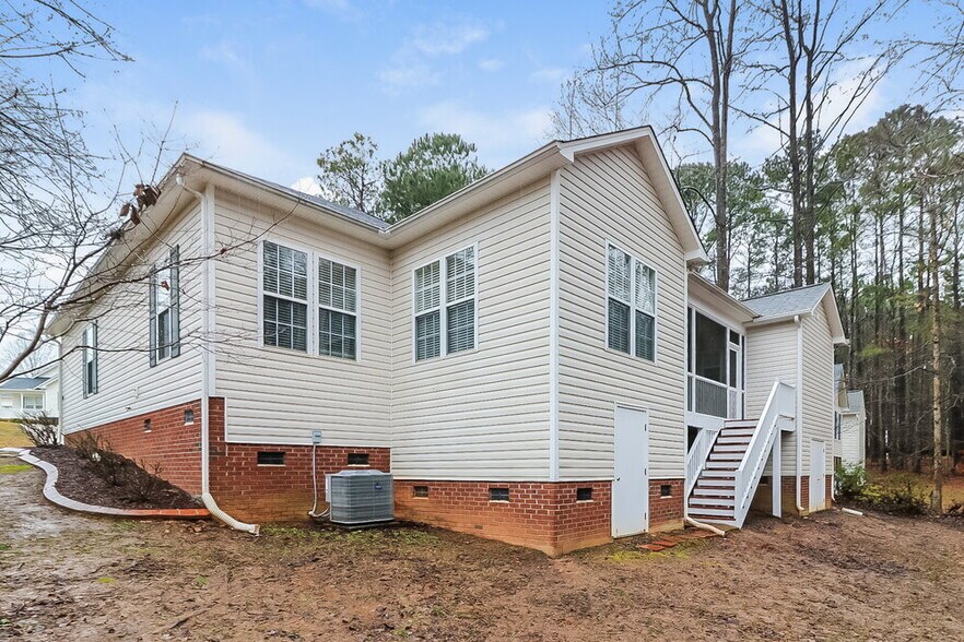 Building Photo - 115 Lily Crossing