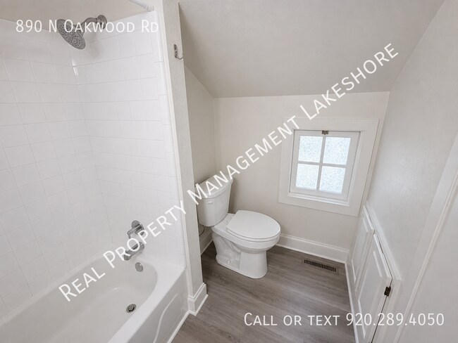 Building Photo - 890 N Oakwood Rd