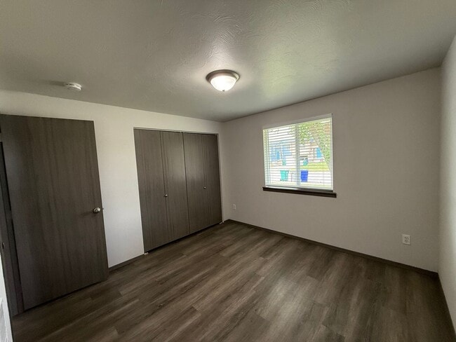 Building Photo - Valley 3 bed 1.5 bath