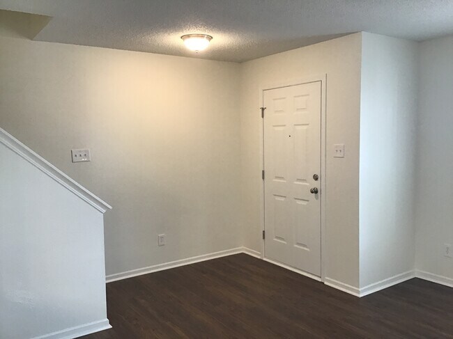 Building Photo - 14258 Marilyn Rd