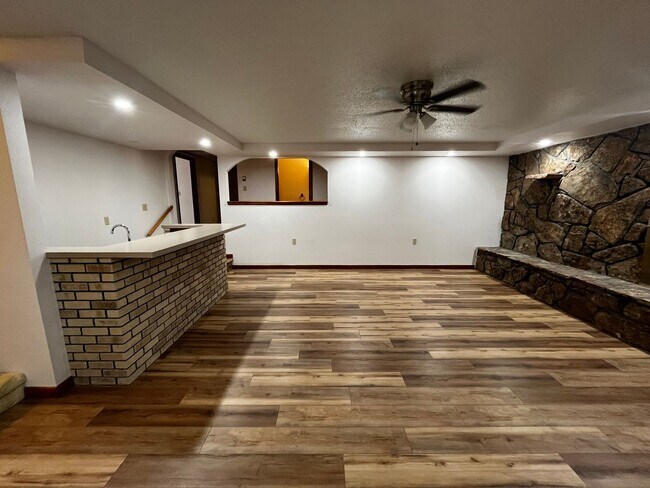 Building Photo - Gorgous Home For Rent In Brush!