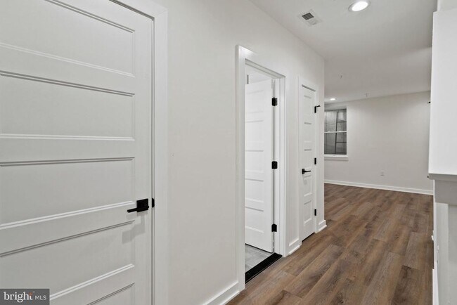 Building Photo - 2235 Hope St