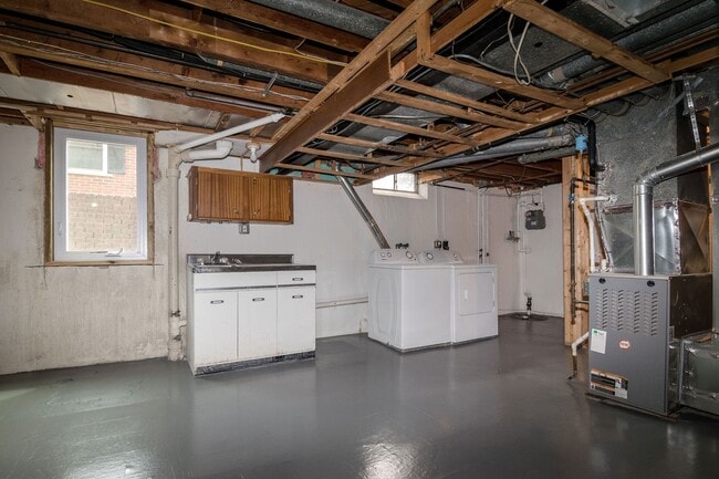 Building Photo - 1427 Woodland Dr