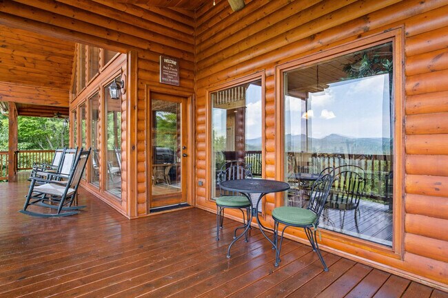 Building Photo - 121 Pontoosuc Dr