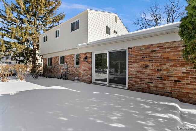 Building Photo - 3715 Ledge Dr