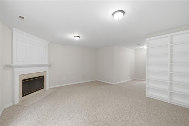 Building Photo - Updated 3BR End-Unit Townhome in Ashburn Farm