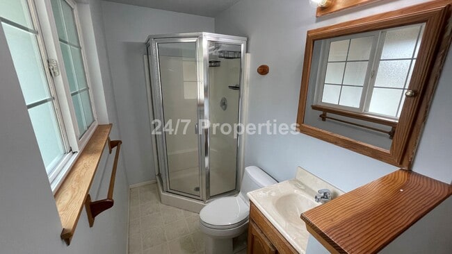 Building Photo - Charming 3 BD | 2 BA House with Large Back...