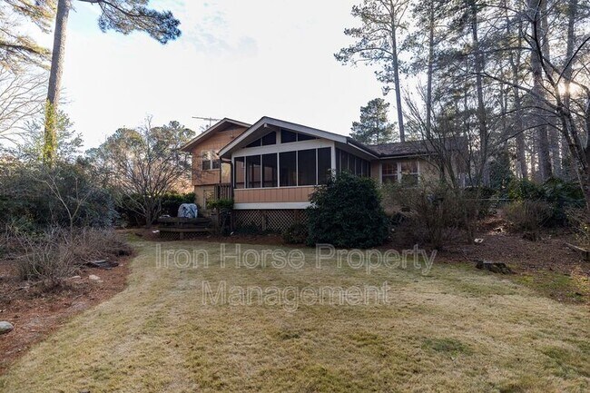 Building Photo - 265 Ponderosa Dr