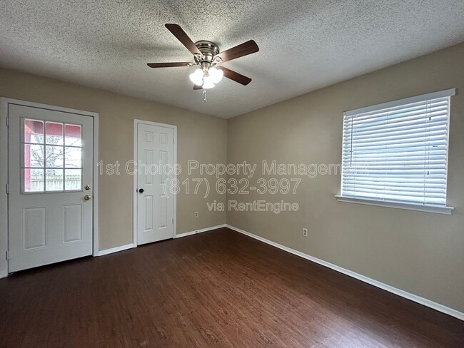 Building Photo - 2212 Viewtop Ln