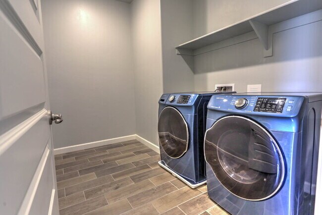 Building Photo - Santa Cruz Meadows