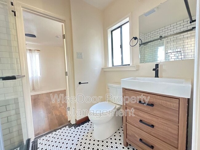 Building Photo - 6204 Gretna Ave