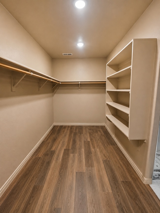 Building Photo - Beautiful 2-Story Home In Hidden River. Finished Basement. Turfed Backyard.