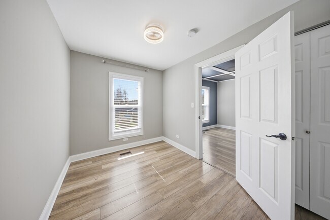 Building Photo - 810 Superior St