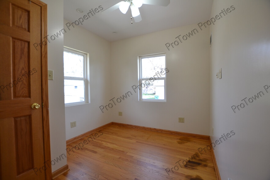 Building Photo - 213 Hyde Park St