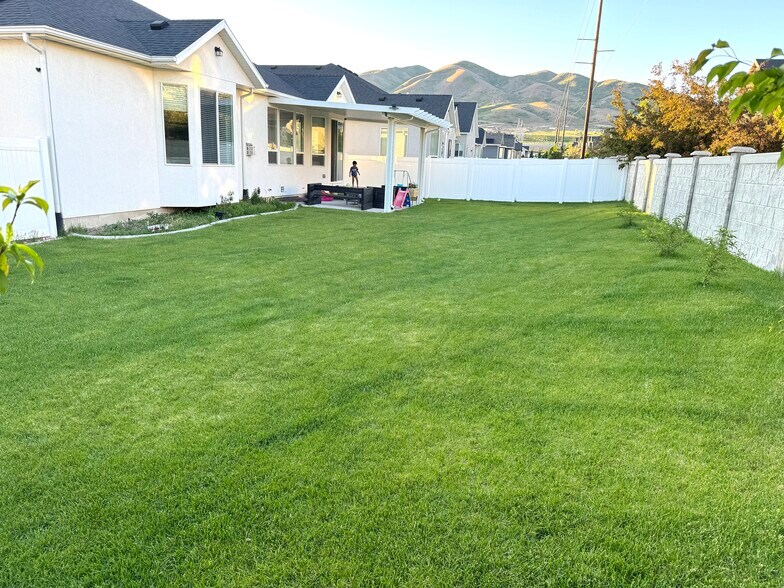 Building Photo - 3288 N 200 W