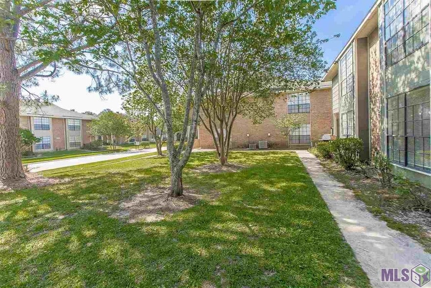 Building Photo - 212 Antrim Dr