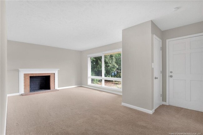 Building Photo - 409 College Dr