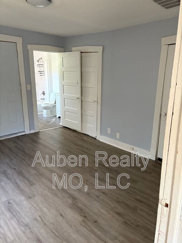 Building Photo - 507 Henrie Ave