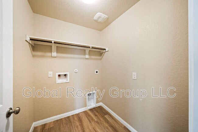 Building Photo - 14947 Cheshire Way