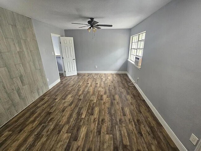Building Photo - 1306 Heights St