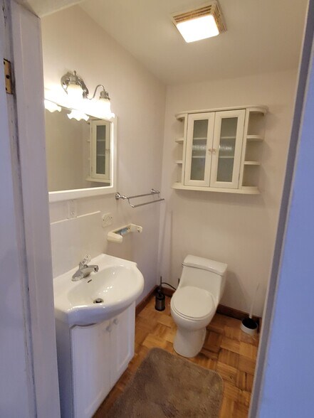 Building Photo - 538 Breck St