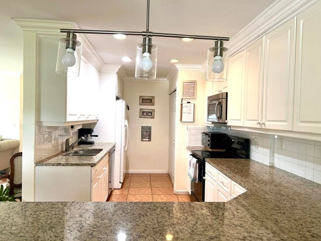 Building Photo - 14385 Campanelli Dr