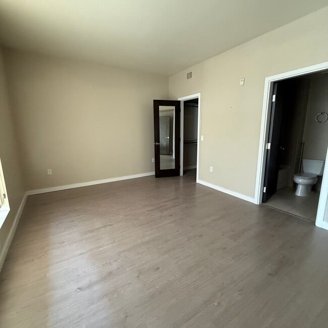 Building Photo - 8925 W Flamingo Rd