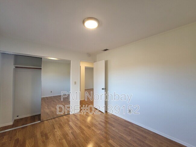 Building Photo - 3552 Larchmont Ct